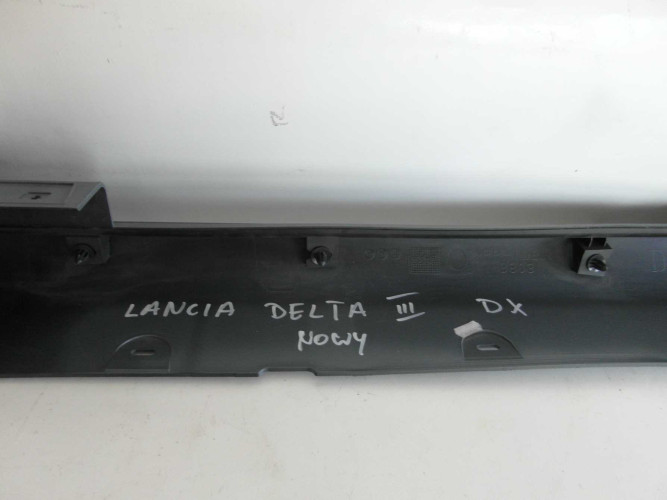 LANCIA DELTA III LISTWA PROGOWA PRAWA