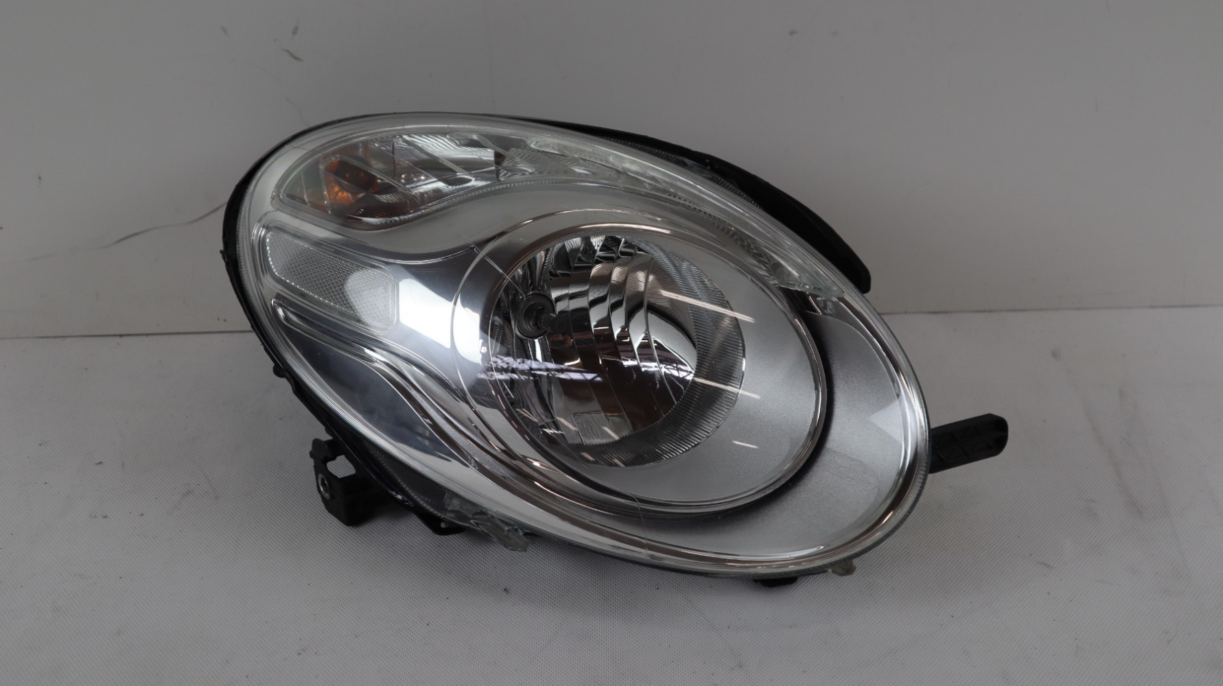 FIAT 500L LAMPA PRAWA PRZÓD