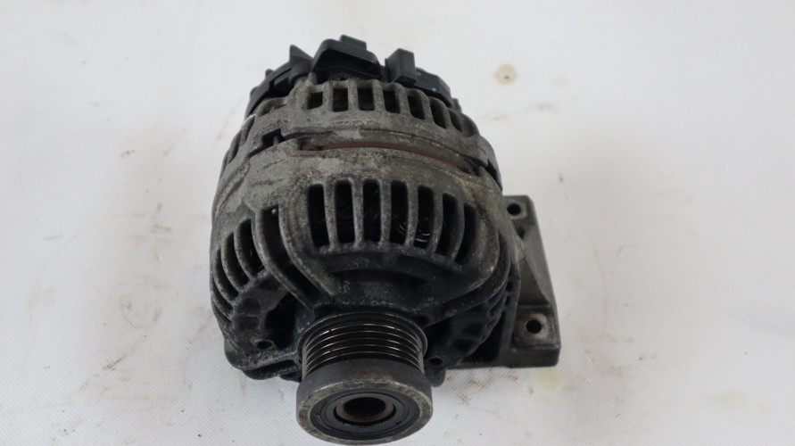 VOLVO V70 III 2.4 D5 ALTERNATOR 30667787