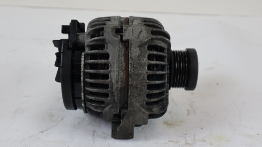 VOLVO V70 III 2.4 D5 ALTERNATOR 30667787