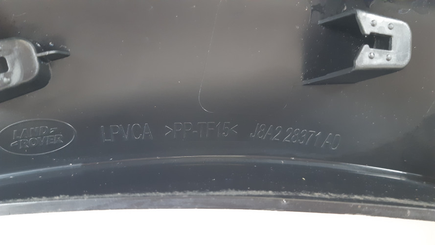 RANGE ROVER VELAR L560 LISWTA BŁOTNIKA LEWA TYŁ J8A2-28371-AD
