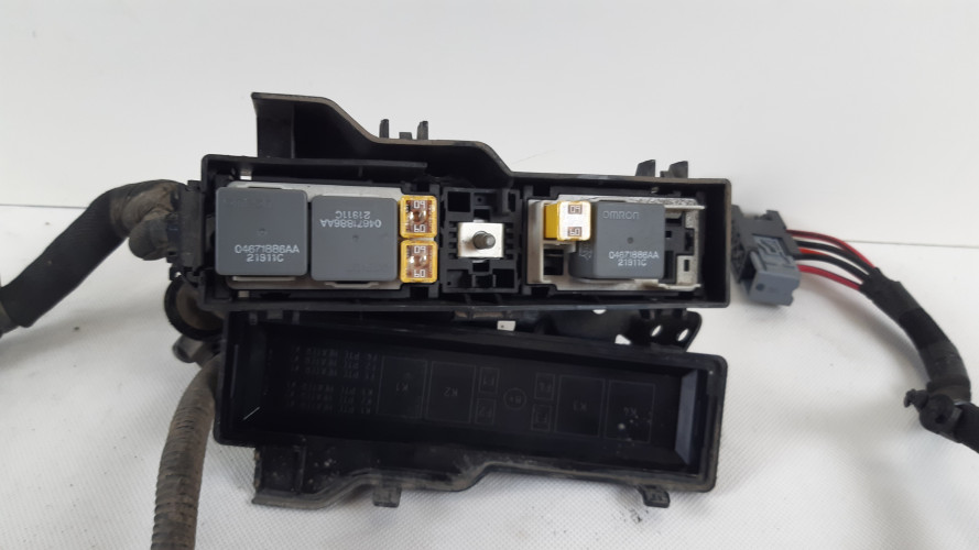 JEEP CHEROKEE KL 2.0 MTJ SKRZYNKA BEZPIECZNIKÓW 68165473AD