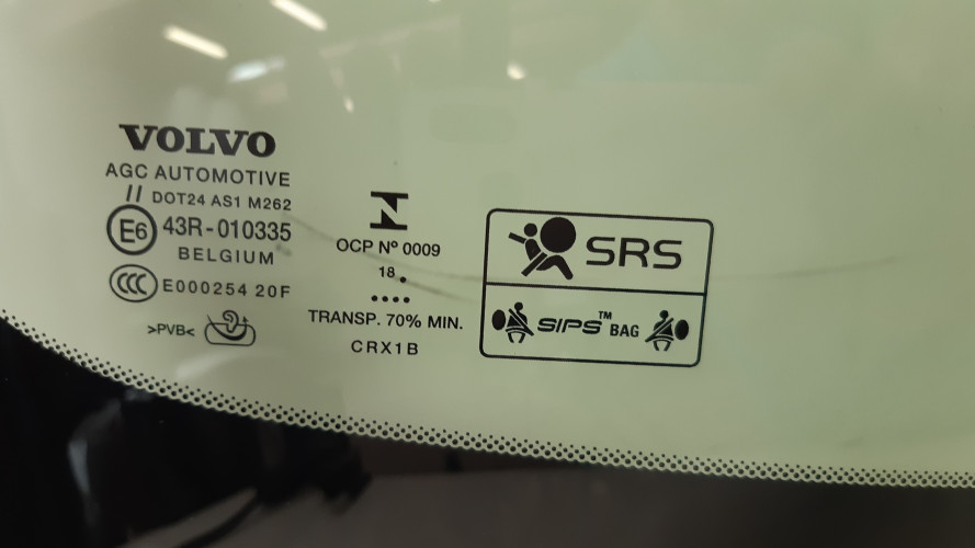 VOLVO XC40 SZYBA CZOŁOWA