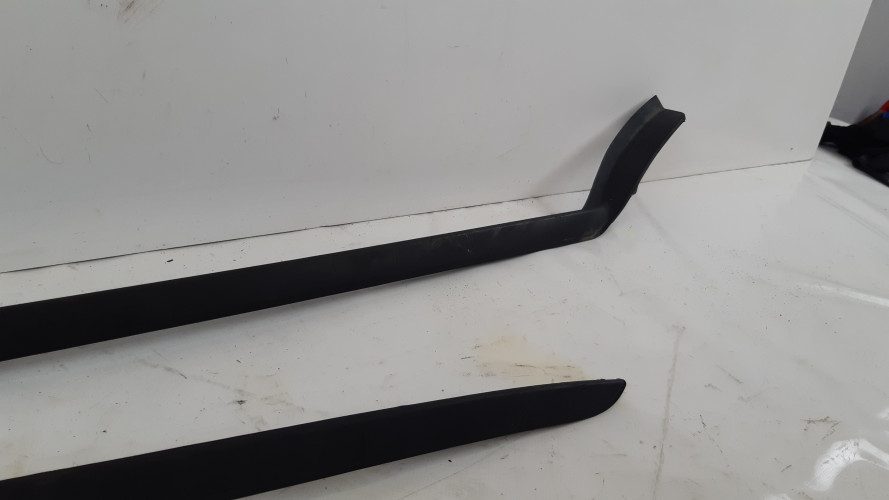 VOLVO XC40 LISTWA SZYBY CZOŁOWEJ 31448940, 31448939