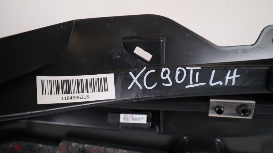 VOLVO XC90 II BOCZEK BAGAŻNIKA LEWY 31377857