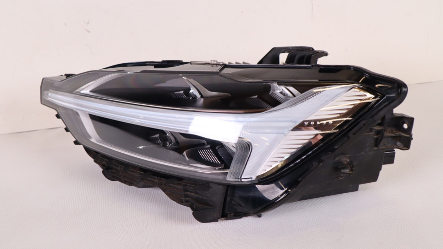 VOLVO XC60 II LAMPA LEWA PRZÓD UK 32133546
