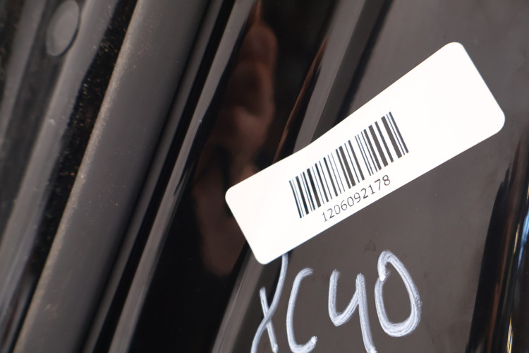 VOLVO XC40 DRZWI LEWE TYŁ 717