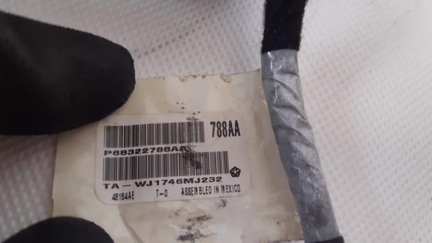 JEEP COMPASS II 17- LUSTERKO WSTECZNE 68322788AA