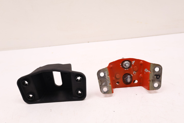JEEP RENEGADE ZATRZASK RYGIEL MASKI PRAWY 562 52008652