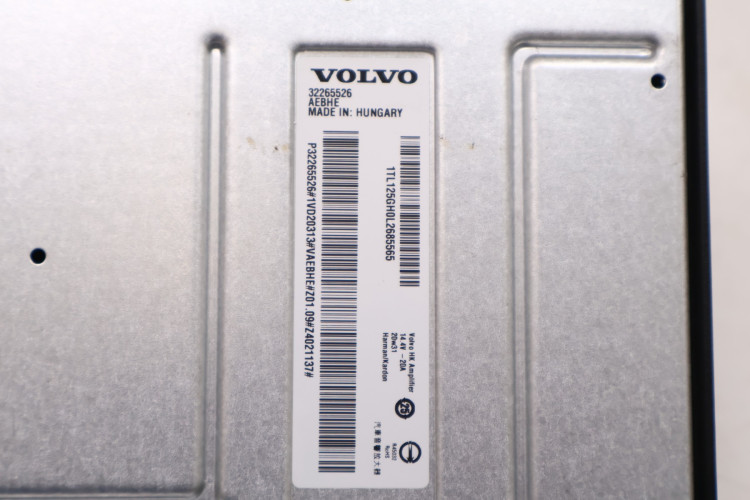 VOLVO XC40 WZMACNIACZ HARMAN/KARDON 32265526