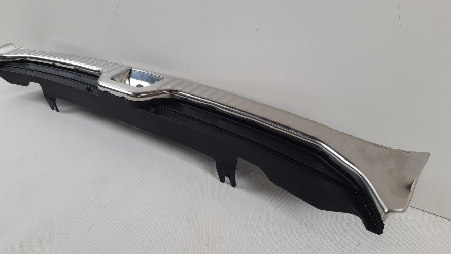 VOLVO XC60 I LIFT OSŁONA PASA TYLNEGO 31307723