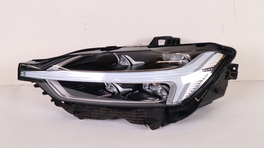 VOLVO XC60 II LAMPA LEWA PRZÓD UK 32133546