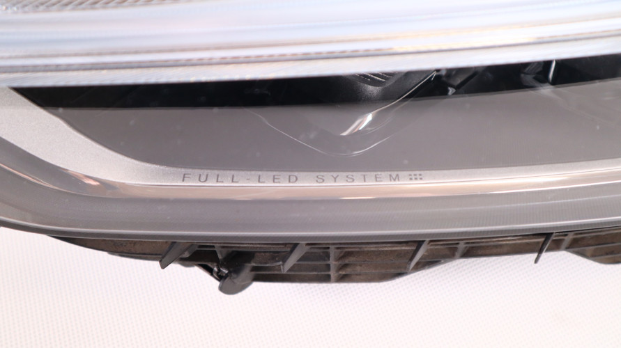VOLVO XC60 II LAMPA LEWA PRZÓD UK 32133546
