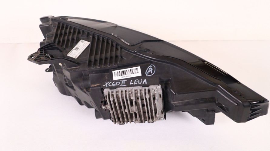 VOLVO XC60 II LAMPA LEWA PRZÓD UK 32133546