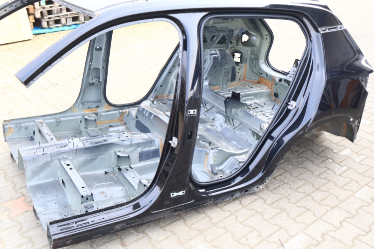 VOLVO XC40 ĆWIARTKA BŁOTNIK LEWA TYŁ