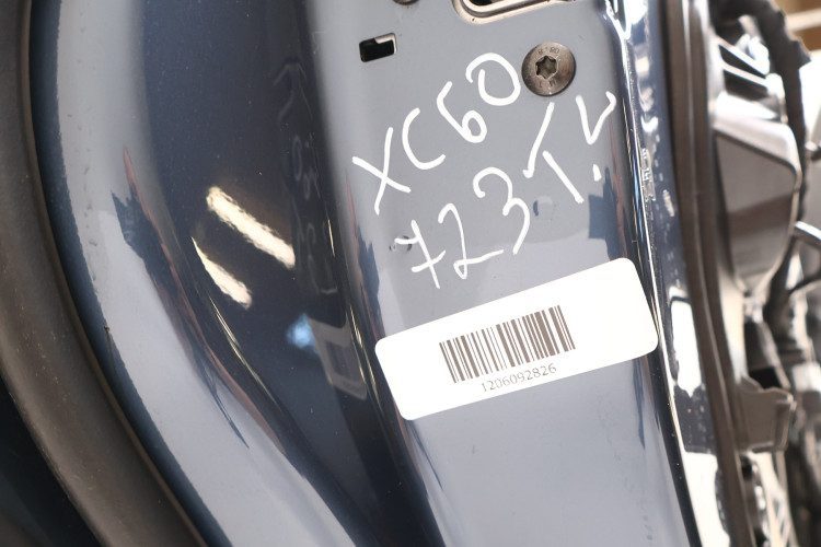 VOLVO XC60 II DRZWI LEWE TYŁ 723