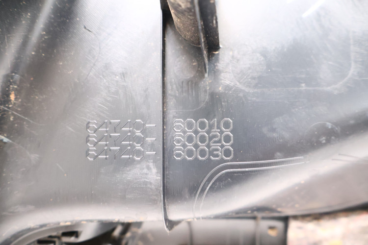 TOYOTA LAND CRUISER 150 BOCZEK BAGAŻNIKA LEWY 64732-60010