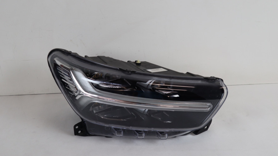 VOLVO XC40 LAMPA PRAWA PRZÓD 31655990