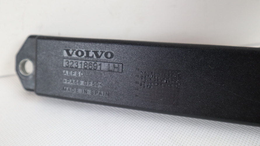 VOLVO XC40 MOCOWANIE BŁOTNIKA LEWE PRZÓD 32318691