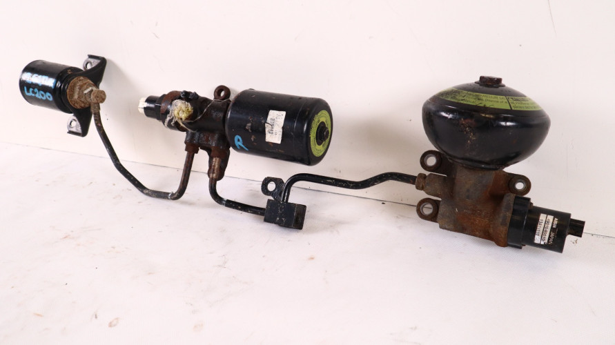 TOYOTA LAND CRUISER 200 4.5 V8 SFERA GRUSZKA ZAWIESZENIE HYDRAULICZNE PRAWE 49010-60010