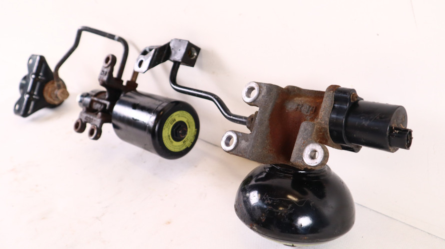TOYOTA LAND CRUISER 200 4.5 V8 SFERA GRUSZKA ZAWIESZENIE HYDRAULICZNE PRAWE 49010-60010