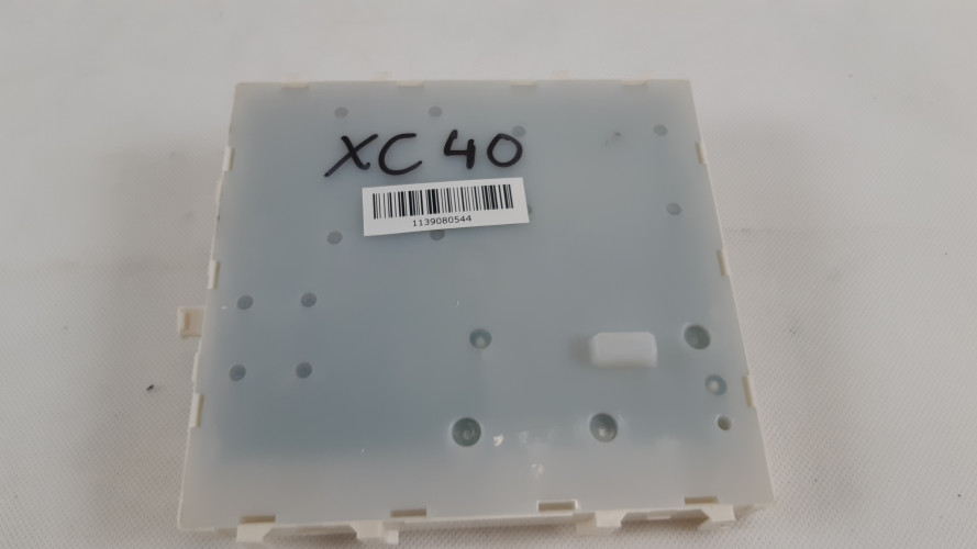 VOLVO XC40 SKRZYNKA BEZPIECZNIKÓW 31453185