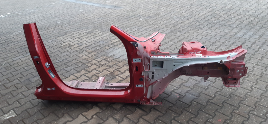 VOLVO V60 II ĆWIARTKA PRAWA PRZÓD 725-16
