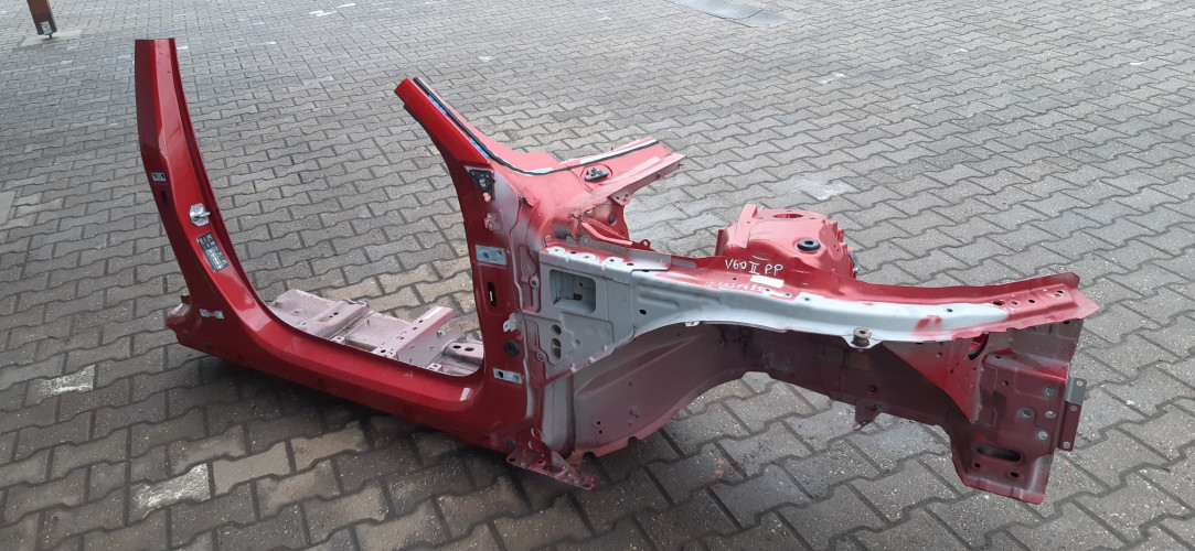 VOLVO V60 II ĆWIARTKA PRAWA PRZÓD 725-16