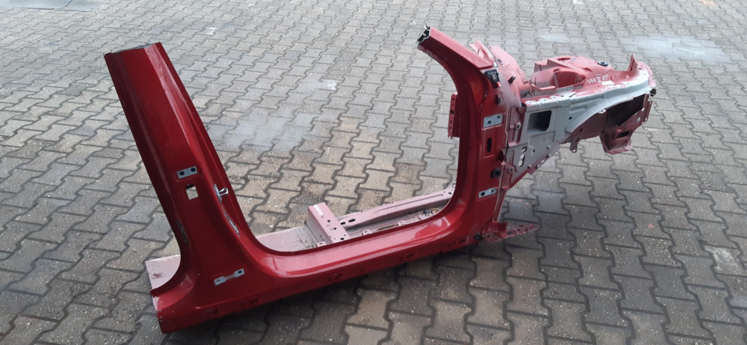 VOLVO V60 II ĆWIARTKA PRAWA PRZÓD 725-16