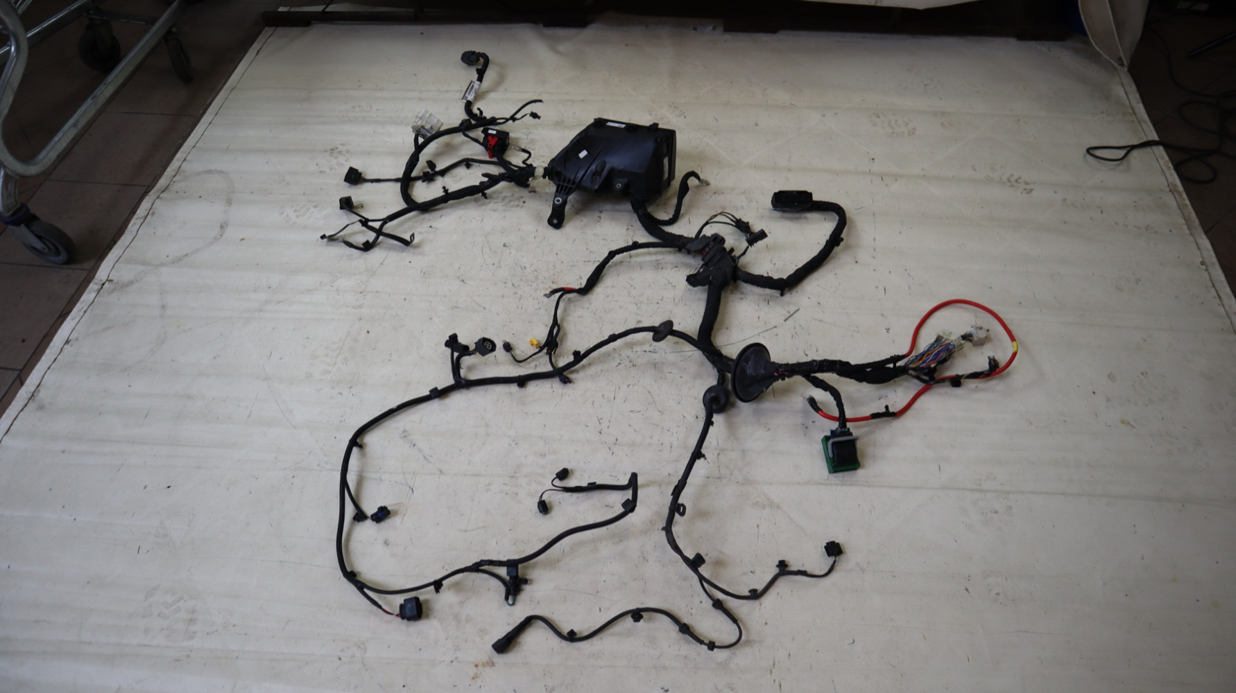 VOLVO XC40 1.5 T3 INSTALACJA KOMORY SILNIKA