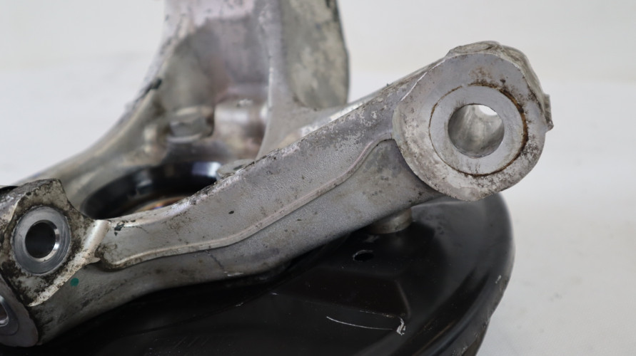 VOLVO XC40 1.5 T3 PIASTA ZWROTNICA PRAWA PRZÓD 32221857, 32217578