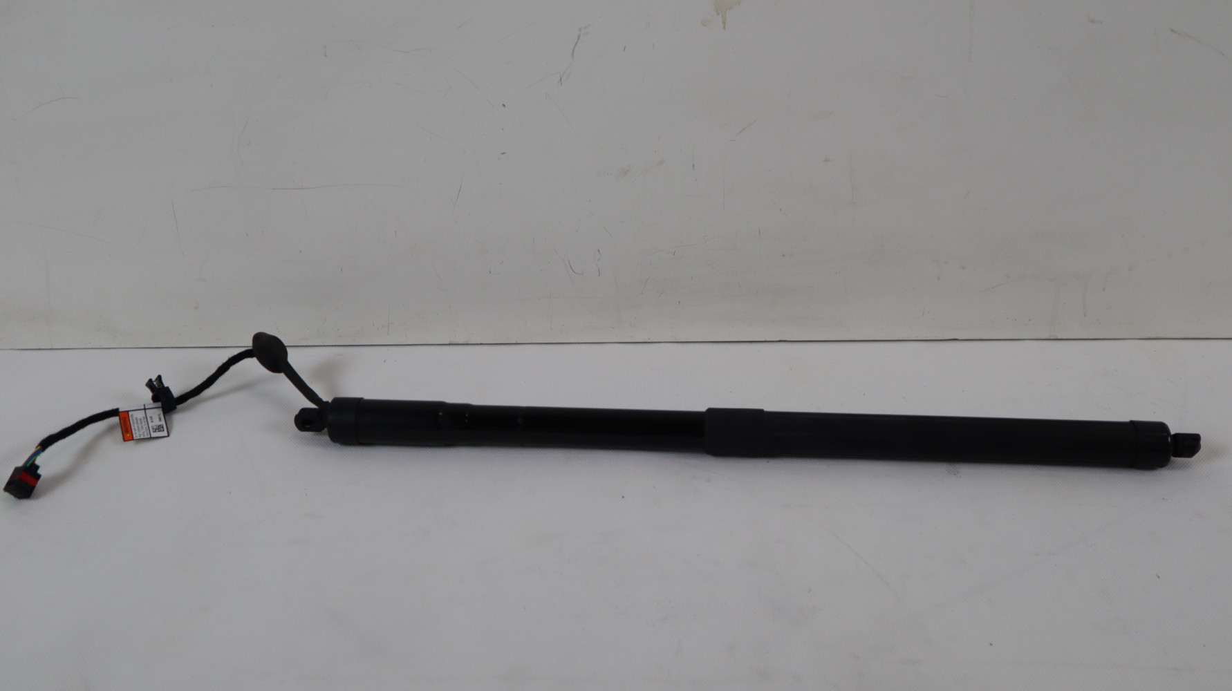 VOLVO XC40 SIŁOWNIK KLAPY BAGAŻNIKA LEWY 6 PIN 32296296