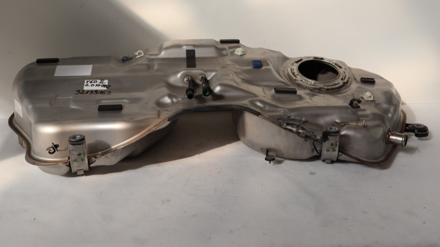 VOLVO V60 II 2.0 T6 PLUG IN HYBRID ZBIORNIK PALIWA 32139162, 32139240, 32139244, 32139241