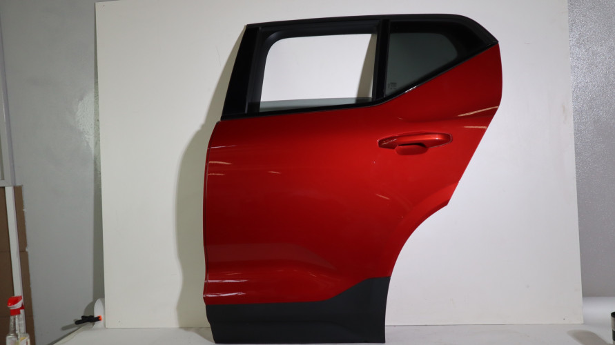 VOLVO XC40 DRZWI LEWE TYŁ 725