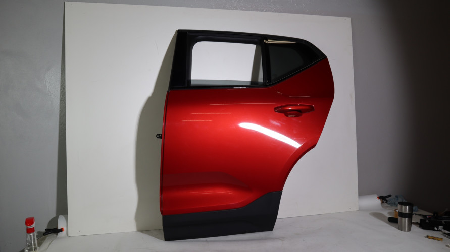 VOLVO XC40 DRZWI LEWE TYŁ 725