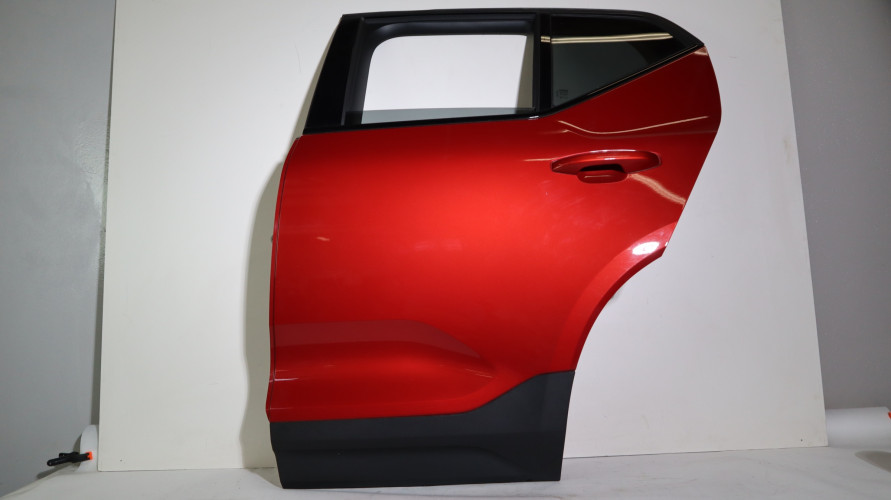 VOLVO XC40 DRZWI LEWE TYŁ 725