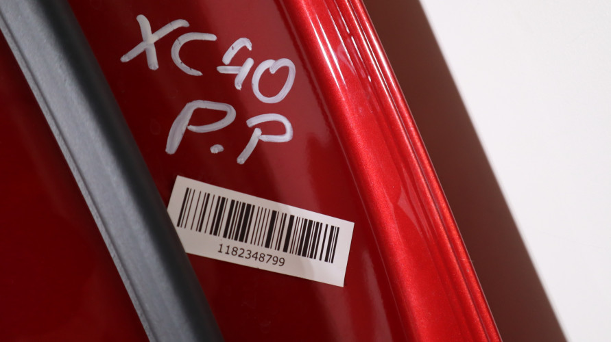 VOLVO XC40 DRZWI PRAWE PRZÓD 725