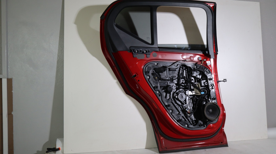 VOLVO XC40 DRZWI LEWE TYŁ 725