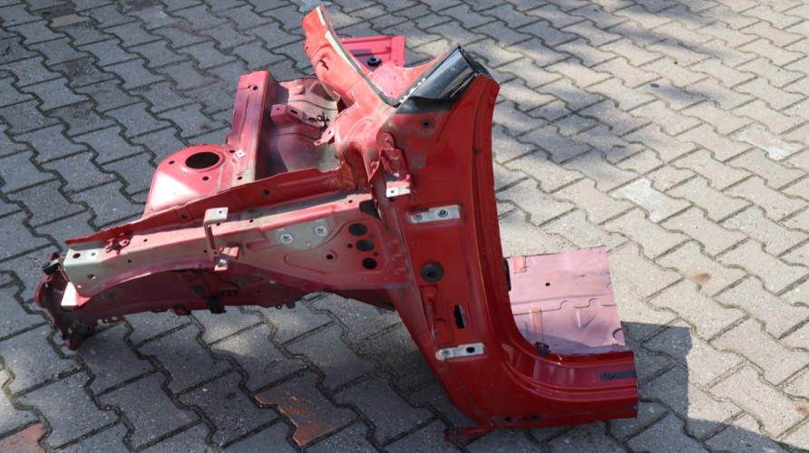 VOLVO XC40 ĆWIARTKA LEWA PRZÓD 725
