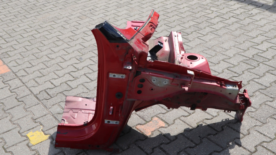 VOLVO XC40 ĆWIARTKA PRAWA PRZÓD 725