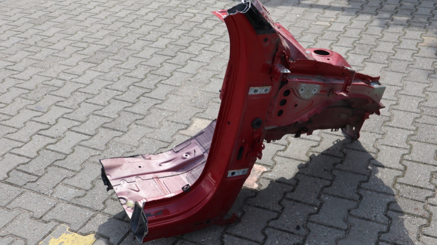VOLVO XC40 ĆWIARTKA PRAWA PRZÓD 725