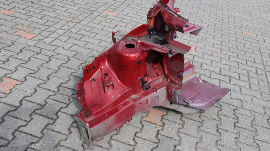 VOLVO XC40 ĆWIARTKA PRAWA PRZÓD 725