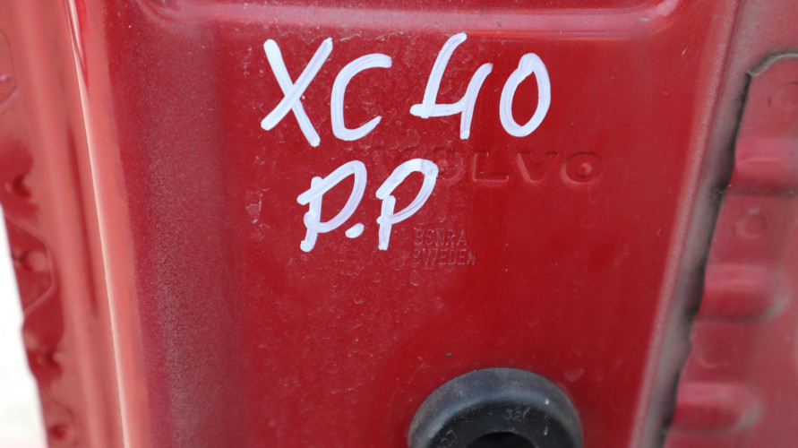 VOLVO XC40 ĆWIARTKA PRAWA PRZÓD 725