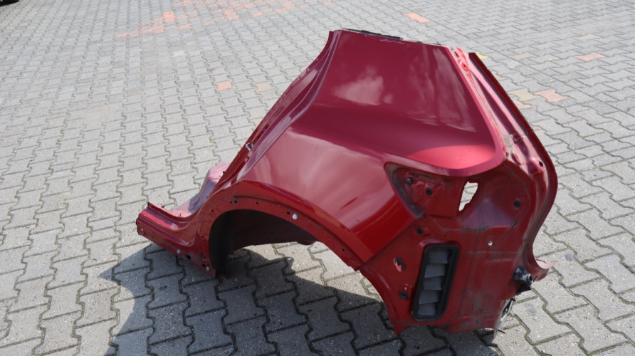 VOLVO XC40 ĆWIARTKA BŁOTNIK LEWA TYŁ 725
