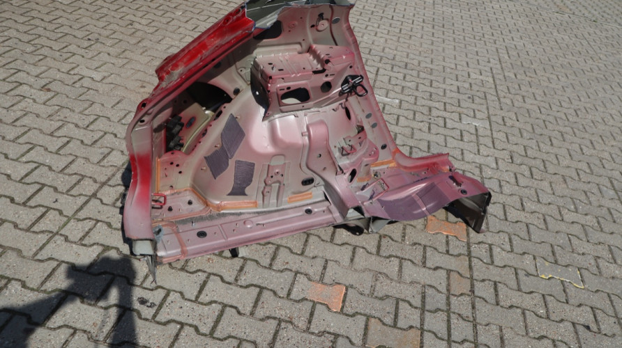 VOLVO XC40 ĆWIARTKA BŁOTNIK LEWA TYŁ 725