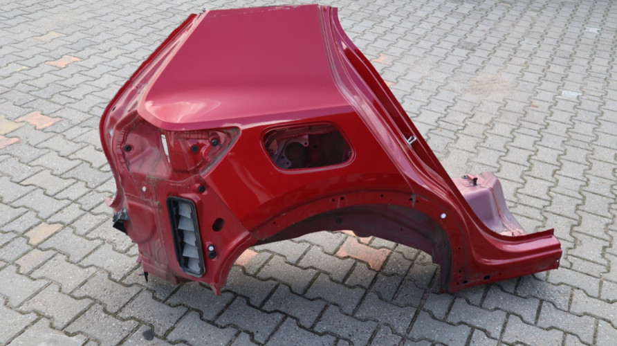 VOLVO XC40 ĆWIARTKA BŁOTNIK PRAWA TYŁ 725