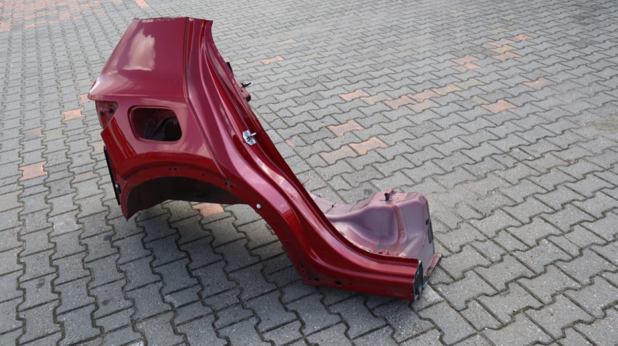 VOLVO XC40 ĆWIARTKA BŁOTNIK PRAWA TYŁ 725