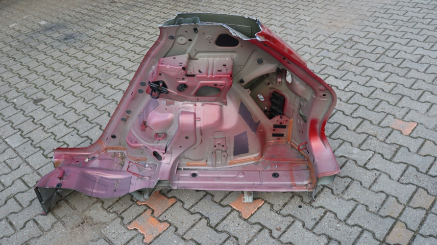VOLVO XC40 ĆWIARTKA BŁOTNIK PRAWA TYŁ 725