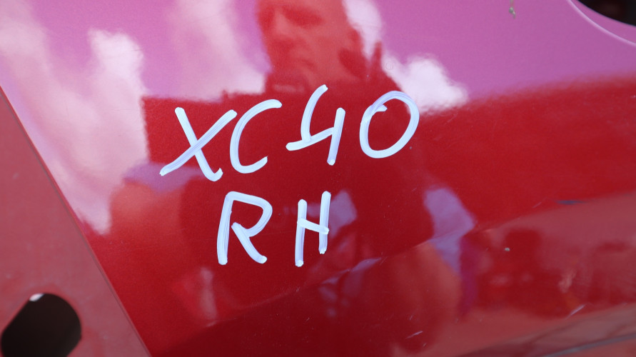 VOLVO XC40 ĆWIARTKA BŁOTNIK PRAWA TYŁ 725