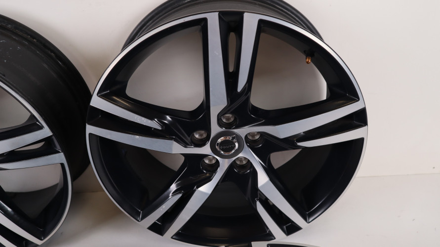 VOLVO XC40 FELGI ALUMINIOWE 19X7.5 31423931